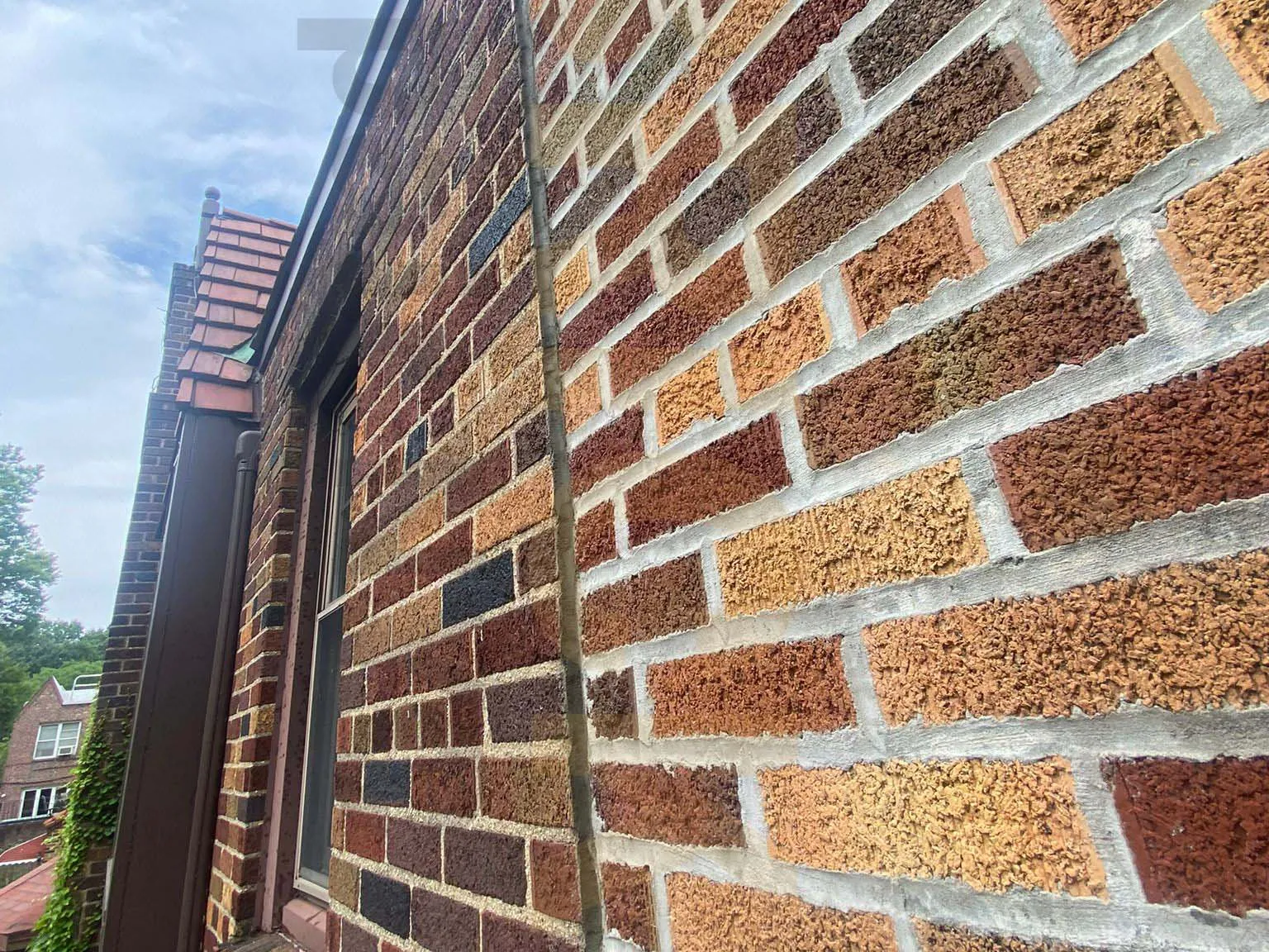 Close view of a brick wall with freshly pointed mortar joints, brick pointing by Sidewalk Repair Near Me in NYC