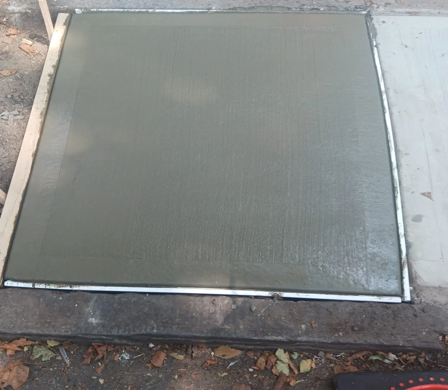 Freshly poured concrete flag with clean tooled edges, concrete work by Sidewalk Repair Near Me in NYC